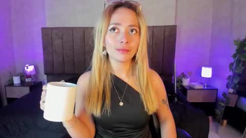 Snapshot of lanaamills chatting on 12, 11, 2025 Lana online show from 12, 11, 2025