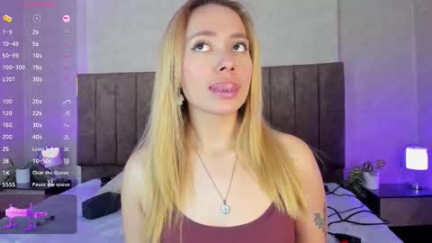 Snapshot of lanaamills chatting on 14, 11, 2025 Lana online show from 14, 11, 2025