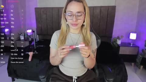 Snapshot of lanaamills chatting on 15, 11, 2025 Lana online show from 15, 11, 2025