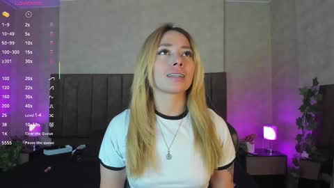 Snapshot of lanaamills chatting on 1, 12, 2025 Lana online show from 1, 12, 2025