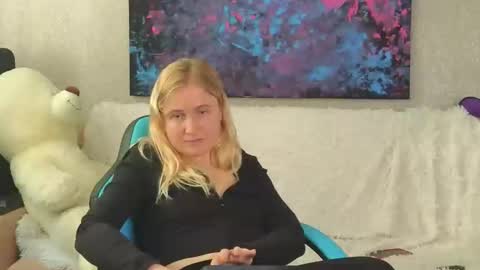 LanaviSmith online show from 4, 11, 2025