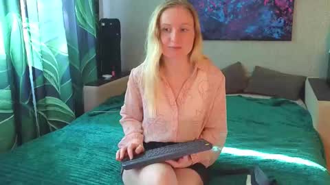 LanaviSmith online show from 25, 5, 2026