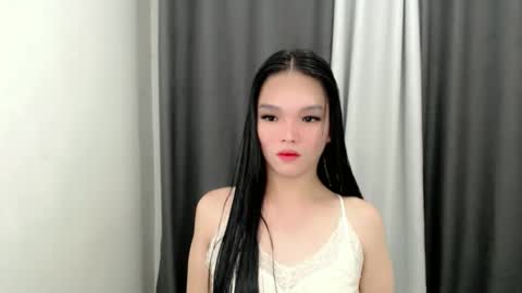 lanawyatt_ online show from 27, 10, 2025