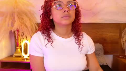lara_curly online show from 13, 4, 2026