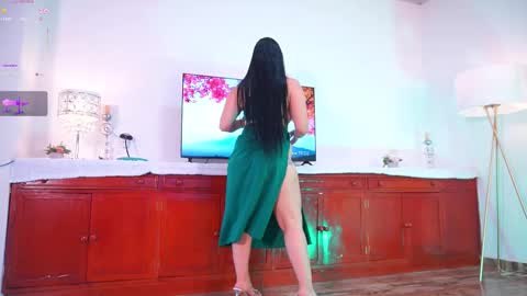 Hello Guys I am Lara Giraldo  WELCOME To my room online show from 17, 10, 2025
