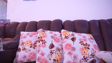 Hello Guys I am Lara Giraldo  WELCOME To my room online show from 21, 11, 2025