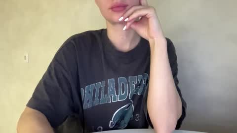 Snapshot of lara_neon chatting on 10, 10, 2025 Lara Neon online show from 10, 10, 2025