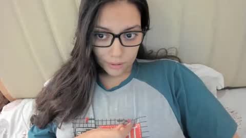 Snapshot of laracamille chatting on 19, 9, 2025 lara online show from 19, 9, 2025