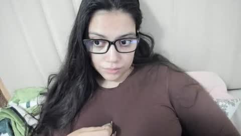 Snapshot of laracamille chatting on 4, 10, 2025 lara online show from 4, 10, 2025