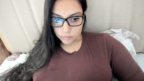 Snapshot of laracamille chatting on 8, 11, 2025 lara online show from 8, 11, 2025