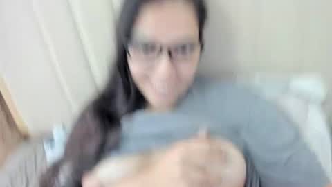 Snapshot of laracamille chatting on 28, 11, 2025 lara online show from 28, 11, 2025