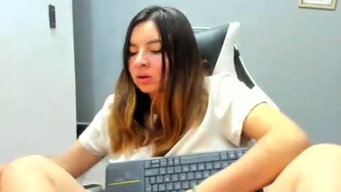 Lara online show from 5, 7, 2026