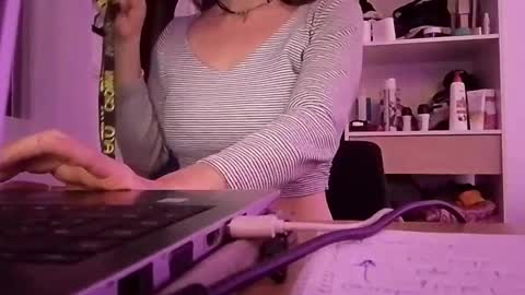 larafox22 online show from 10, 4, 2026