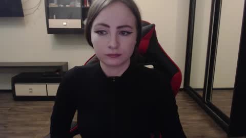 Snapshot of laralianna chatting on 2, 3, 2025 Laralianna online show from 2, 3, 2025