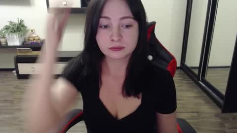 Snapshot of laralianna chatting on 2, 10, 2025 Laralianna online show from 2, 10, 2025