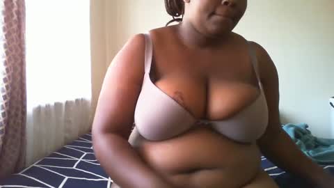 Snapshot of laralovex chatting on 27, 2, 2025 laralovex online show from 27, 2, 2025