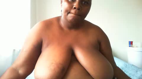 Snapshot of laralovex chatting on 16, 3, 2026 laralovex online show from 16, 3, 2026