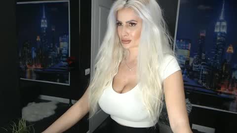 laras_moans online show from 5, 3, 2025