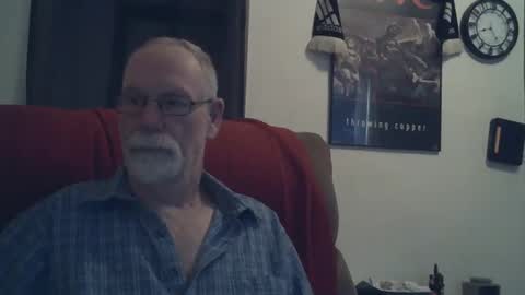 Snapshot of larbie chatting on 1, 1, 2025 Larbie online show from 1, 1, 2025