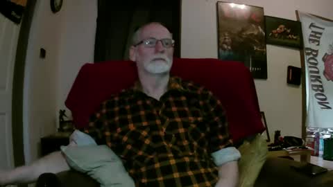 Snapshot of larbie chatting on 25, 10, 2025 Larbie online show from 25, 10, 2025