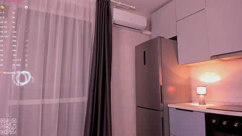 Snapshot of large_ocean chatting on 23, 1, 2025 Rose online show from 23, 1, 2025