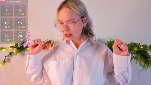 Snapshot of large_ocean chatting on 3, 10, 2025 Rose online show from 3, 10, 2025