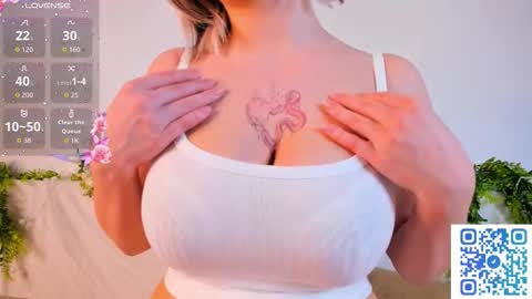 Snapshot of large_ocean chatting on 4, 10, 2025 Rose online show from 4, 10, 2025