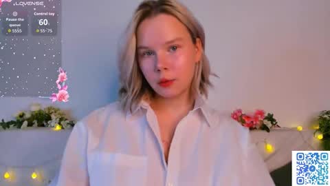 Snapshot of large_ocean chatting on 10, 11, 2025 Rose online show from 10, 11, 2025