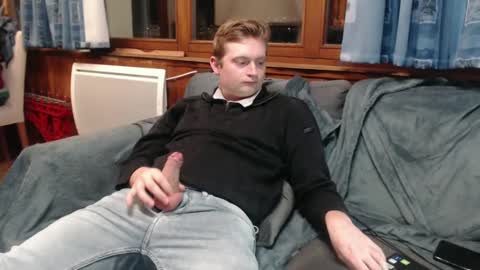 Snapshot of largebit17 chatting on 6, 1, 2025 largebit17 online show from 6, 1, 2025