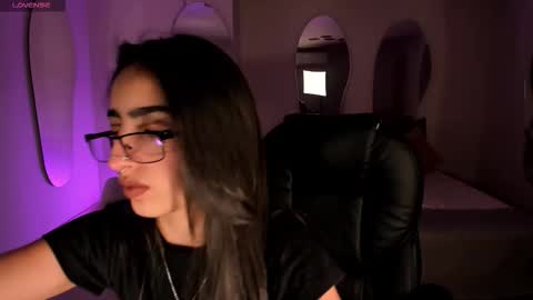 Larisa Smirnov online show from 30, 11, 2025