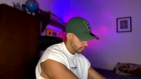 Snapshot of larry_jones chatting on 25, 12, 2024 andrew online show from 25, 12, 2024