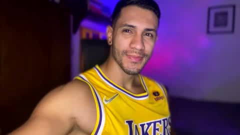 Snapshot of larry_jones chatting on 26, 12, 2024 andrew online show from 26, 12, 2024