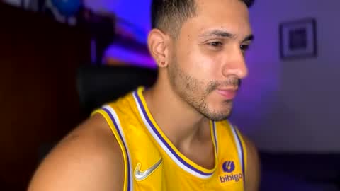 Snapshot of larry_jones chatting on 26, 12, 2024 andrew online show from 26, 12, 2024