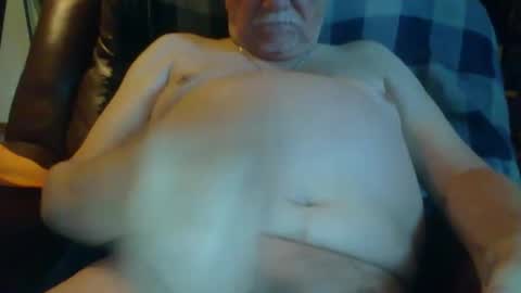 Snapshot of larryw01 chatting on 11, 9, 2025 larryw01 online show from 11, 9, 2025