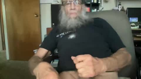 Snapshot of laser134 chatting on 28, 4, 2026 chris online show from 28, 4, 2026