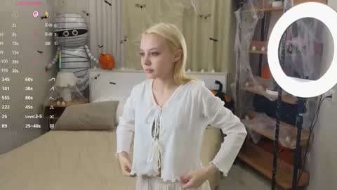 Emilia for my friends Amy online show from 4, 11, 2025