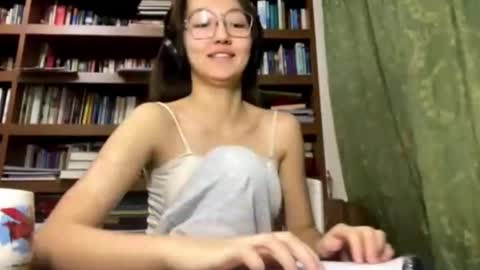 Snapshot of lasonyaarango chatting on 16, 12, 2025 Aiko online show from 16, 12, 2025