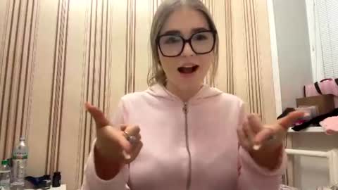 Snapshot of latiapetosa chatting on 20, 6, 2026 Mia online show from 20, 6, 2026