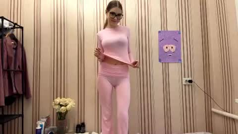 Snapshot of latiapetosa chatting on 6, 7, 2026 Mia online show from 6, 7, 2026