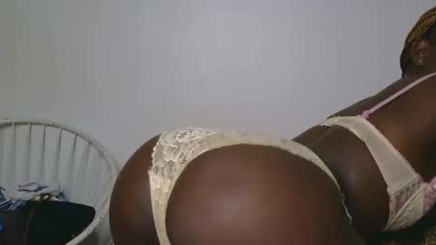 latiffaah_xx online show from 28, 2, 2026