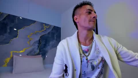Snapshot of latin_crissex chatting on 18, 10, 2025 crissex online show from 18, 10, 2025