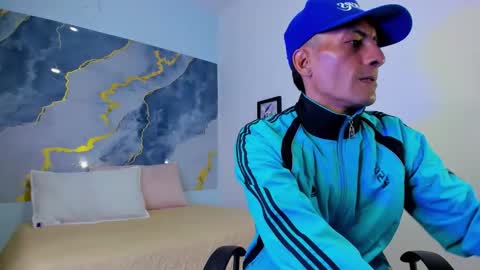 Snapshot of latin_crissex chatting on 20, 10, 2025 crissex online show from 20, 10, 2025