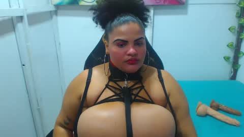 Snapshot of latina_bigboos12 chatting on 22, 5, 2026 latina_bigboos12 online show from 22, 5, 2026