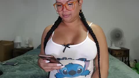 Snapshot of latinaflower_ts chatting on 11, 10, 2025 FLOR SALVAJE online show from 11, 10, 2025