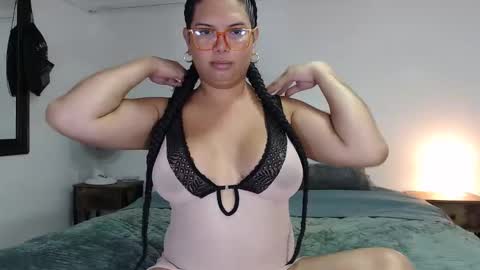 Snapshot of latinaflower_ts chatting on 12, 10, 2025 FLOR SALVAJE online show from 12, 10, 2025