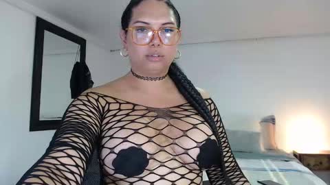 Snapshot of latinaflower_ts chatting on 2, 11, 2025 FLOR SALVAJE online show from 2, 11, 2025