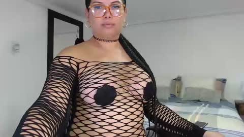 Snapshot of latinaflower_ts chatting on 3, 11, 2025 FLOR SALVAJE online show from 3, 11, 2025