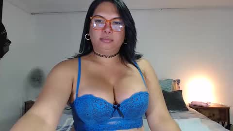 Snapshot of latinaflower_ts chatting on 9, 11, 2025 FLOR SALVAJE online show from 9, 11, 2025