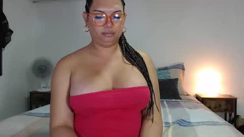 Snapshot of latinaflower_ts chatting on 12, 11, 2025 FLOR SALVAJE online show from 12, 11, 2025