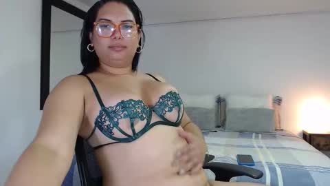Snapshot of latinaflower_ts chatting on 14, 12, 2025 FLOR SALVAJE online show from 14, 12, 2025
